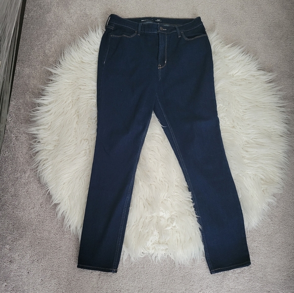 Old Navy Wow Straight Leg Jeans - Picture 2 of 8